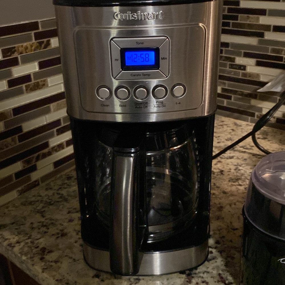 Cuisinart coffee machine! Plus Grinder! Excellent condition!